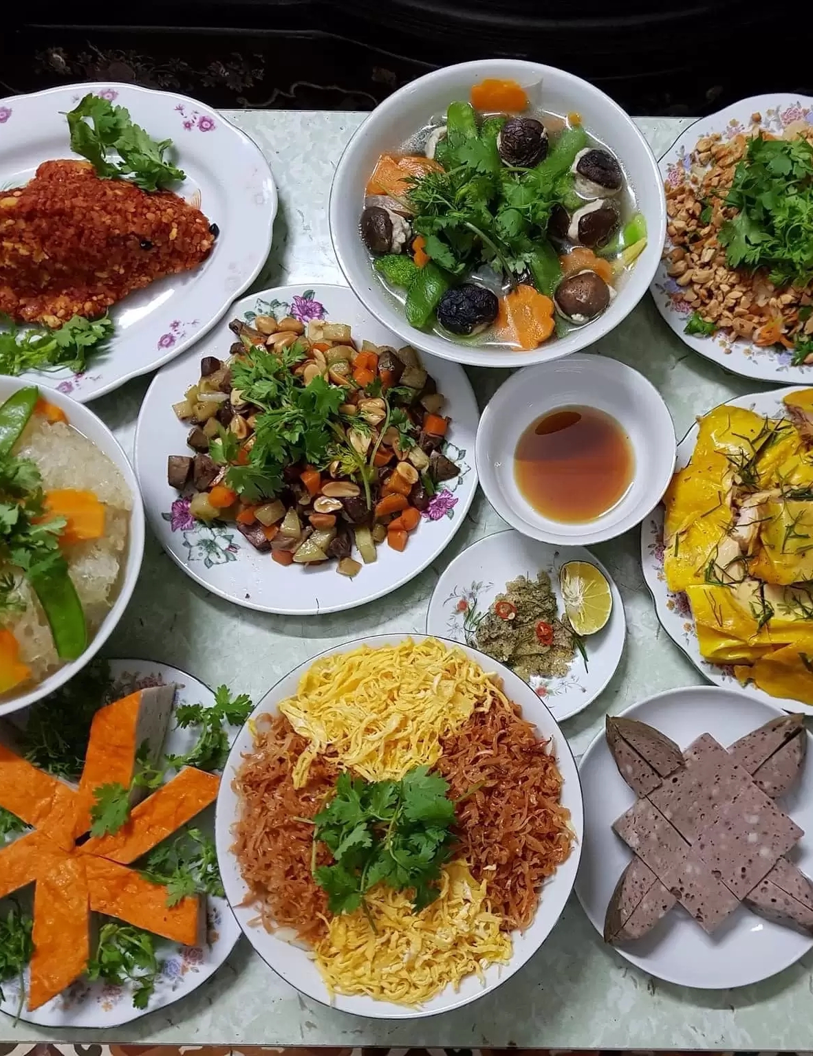 Giỗ mẹ 3 chị chồng chỉ bỏ phong bì có 100k, 11h trưa mới lục cục vác mặt đến, tôi mời uống nước lọc rồi giản tán trong sự ngỡ ngàng của họ hàng