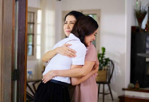 Thương tôi ly hôn sớm lại 1 mình nuôi 2 con nhỏ, chị dâu tháng nào cũng cho các cháu mấy triệu ăn học, chiều qua chị gửi hộp bánh trung thu làm quà, lúc mở ra nhìn thấy thứ vàng chói này bên trong, tôi lạnh người mang trả lại luôn