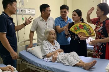 Tôi gục ngã khi nghe các con nói: ‘Mẹ bệnh thì cứ chia ngày nuôi như chia ca làm việc!’, sáng hôm sau tôi liền đưa ra quyết định…