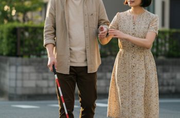 Người chồng bị mù, vợ thuê em gái đến chăm sóc và rồi một đêm chuyện kinh hoàng đã xảy ra