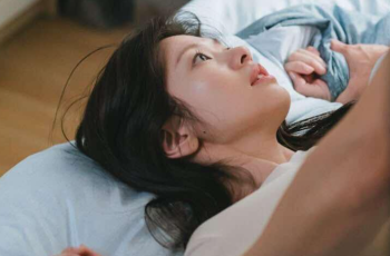 Tần Yên chưa từng nghĩ rằng, có một ngày mình lại bị chính người bạn thân nhất – Hứa Ngọc – âm thầm hạ thuốc, đưa cô lên giường với một người đàn ông xa lạ