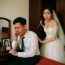 Cô dâu mới vừa bước vào phòng tân hôn thì phát hiện ra một mùi nồng tanh kinh khủng, vừa mở tủ quần áo thì cô vội vàng bỏ chạy