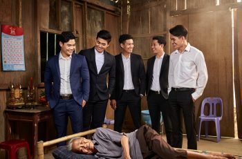 Người cha già sống đơn độc trong ngôi nhà lá siêu vẹo, 5 người con trai trưởng thành giàu có nhưng không đoái hoài, tới khi sắp nhắm mắt tất cả mới ngỡ ngàng phát hiện đống gia tài nhưng ông lại tuyên bố giao hết cho người này…
