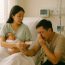 Vợ vừa sinh được con trai, chồng bật khóc nhận lỗi ngoại tình, vợ lẳng lặng rút trong túi ra mẩu giấy đúng 5 chữ