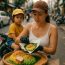 Vợ làm nghề bán xôi đêm, Tôi ở nhà chông con rồi ngày nào tôi cũng phụ vợ dọn hàng rồi bỏ về ngủ trước vì sáng hôm sau phải đi làm sớm.