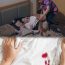 Tôi đã từng ly hôn và có hai con chung với chồng cũ. Sau khi chia tay, mỗi người nuôi một đứa: anh ấy nuôi con trai 6 tuổi, còn tôi chăm sóc con gái 9 tuổi. Không lâu sau, tôi tái hôn với người chồng hiện tại – một người đàn ông tôi quen qua bạn bè. Anh không có gì nổi bật, nhưng hiền lành, chăm chỉ làm ăn. Trải qua một lần đổ vỡ, tôi không còn quá kén chọn, chỉ cần anh chấp nhận và thương yêu con gái tôi là đủ.