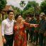Thanh niên ế vợ sửa xe máy được người phụ nữ giàu có đi lạc đường nhờ cậu chở về nhà rồi trả công to, ngay sau đó cậu ta liên tiếp về làng đón các thanh niên trai tráng đến làm cùng