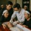 Đang liệm xác ông nội chuẩn bị cho vào quan tài thì chợt tất cả nghe thấy tiếng thở mạnh, tá hỏa gọi bác sĩ đến kiểm tra