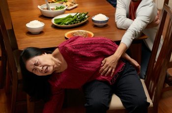 Mẹ mất sớm, sống với mẹ kế từ năm 9t tôi nhận nhiều đắng cay, lên 15t tôi quyết rời đi tìm cuộc sống mới, thay đổi hoàn toàn gương mặt rồi kết hôn với con riêng của mẹ kế, ngay khi về làm dâu, chỉ 1 câu nói của tôi trong bữa cơm bà đã tức nghẹn mà ngã ra đất…