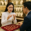 Tôi bán đôi bông tai cưới để mua vàng và phát hiện ra một bí mật được chôn giấu suốt 10 năm