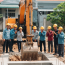 Đội xây dựng cứ đào móng đến đoạn này là máy móc hư, người bị thương, đất nứt toác