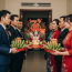 Lỡ có bầu trước khi cưới, nhà trai chỉ mang lễ gồm 2 nai chuối với 1 hộp keo sang nhà dạm ngõ hỏi cưới. Mẹ anh nói thẳng vì tôi cố bẫy con trai bà nên mới phải cưới chứ nhà họ chẳng muốn con trai lấy vợ sớm. Tức khắc, bố tôi cầm chổi đuổi ngay rồi nói 1 câu khiến mẹ bạn trai tái mặt…