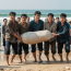Chiếc ba lô dài ngoẵng trôi dạt vào bờ sau bão, các ngư dân xúm vào mở ra thì tá hỏa ai nấy đều co giật, dân làng kéo tới xem thì đồng ngã ngửa
