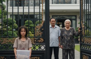 Đưa mẹ con ăn xin về nhà, vị giám đốc phát hiện ra một bí mật kinh hoàng”