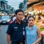 Anh bảo vệ nghèo mất việc vì bênh vực cô bé ăn xin, hôm sau siêu xe đến tìm khiến cả phố sững sờ