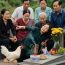Tim Thư đập thình thịch, cô nắm chặt tay chồng, giọng run run: “Anh… anh có thấy gì không? Khói… khói ở kia…”