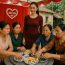 Đi ăn cỗ đám cưới cả bàn 6 người tranh nhau mang phần về, ai cũng chuẩn bị sẵn túi lấy phần ngon, tôi cao tay để 1 thứ xuống bàn rồi về trước