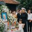 Tôi và chồng quyết định ly thân. Tôi dẫn theo 2 con gái về nhà ngoại ở. Trong thời gian đó, có vài lần bố mẹ chồng đến nhà ngoại thăm cháu. Vài năm trở lại đây, ông bà chỉ gọi điện vì đường xa xôi, sức khỏe yếu, không đi lại được nhiều. Tôi thì bận công việc, lại không muốn gặp mặt chồng nên cũng không đưa các con về thăm ông bà được. Suốt 7 năm đó, bố chồng tháng nào cũng gửi cho tôi 6 triệu