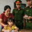 Cô bé cứ ngồi xuống là vẽ một người đàn ông lạ trong tranh suốt 1 tháng trời – đến hôm chuyển nhà, bà mẹ mới bẽ bàng nhận ra gương mặt đó