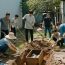 Mọi chuyện bắt đầu khi anh Hoàng hỏi mượn sân nhà tôi để chất tạm vật liệu xây dựng. “Chỉ vài tuần thôi, Tùng ơi,”