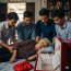 Bà cụ bán xôi đầu chợ đột ngột qua đời, hàng xóm hùn nhau tiền mua quan tài, nào ngờ khi mở túi vải vá dưới gối, cả xã choáng váng  gọi công an đến gấp