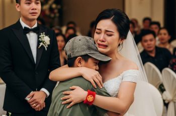 Xin ăn giữa tiệc cưới xa hoa, cậu bé sững sờ nhận ra cô dâu là mẹ thất lạc, quyết định sau đó của chú rể khiến cả đám cưới ngập trong nước mắt…