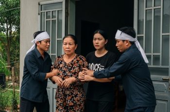 Tôi là đứa con gái không có bố, mọi người thường trêu chọc tôi là đứa con hoang