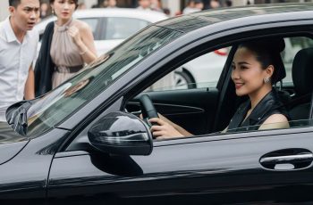 Khinh vợ chỉ học hết cấp 2, chồng bắt ly hôn – ai ngờ 6 tháng sau, sững sờ khi thấy cô lái xe 4 tỷ lướt qua trước mặt. Hóa ra cô đã âm thầm làm việc này suốt thời gian qua…