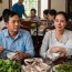 Vợ nấu nướng xong còn bận cho 2 con nhỏ ăn, lúc quay vào cả nhà ăn hết sạch mâm cơm chừa lại đúng bộ xương cá thì ứa nước mắt. Chồng nổi điên đứng dậy hành động sau đó khiến ai cũng sưỡng người