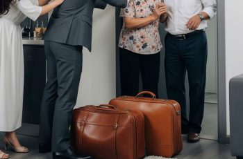 Vừa ngồi ghế trưởng phòng, con rể đuổi ngay bố mẹ vợ ra khỏi nhà, cái kết không thể ngờ…