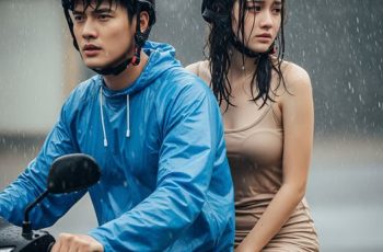 Anh xe ôm bất ngờ cho cô gái ướt sũng đi nhờ, nào ngờ chính hành động đó đã thay đổi đời anh mãi mãi…