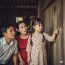 Anh lấy búa, cẩn thận gõ vào vách gỗ. Âm thanh rỗng vang lên, khiến cả hai chúng tôi khựng lại. Nam nhìn tôi, ánh mắt đầy nghi hoặc. “Có gì đó thật à?”