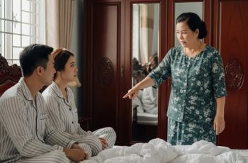 Ngày đầu tiên sau đám cưới, sợ con trai thiếu hơi mẹ, mẹ chồng nằng nặc đòi ngủ cùng vợ chồng tôi nào ngờ đúng 12h đêm tôi quay ra thì thấy…