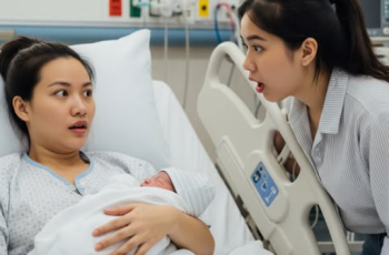 Mừng bạn thân sinh con, tôi hào phóng gửi tặng 10 triệu rồi ‘hóa đá’ trước tin trả lời cực sốc