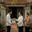 Em trai út mua nhà thiếu tiền liền hỏi mượn 2 chị, chị cả nghe xong cho ngay cả nửa tỷ, chị hai chỉ lặng lặng đưa cho vại dưa chua loét
