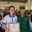 Cô gái bị cả trường khinh thường vì có bố làm lao công, khi công bố điểm thi tốt nghiệp, ai nấy đều…