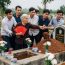 Con cái cãi nhau om sòm trước mặt mẹ ai sẽ phải “nuôi bà”, không ngờ đúng 1 tuần sau bà dẫn 5 đứa con trai đến nghĩa địa cầm theo 4 quyển sổ đỏ