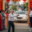 Cô dâu góa chồng sắp cưới người mới, cả làng vui mừng nhưng đúng lúc xe dâu lăn bánh, bố chồng bỗng đuổi theo sau gọi dồn dập yêu cầu dừng xe