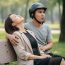 Anh xe ôm tiến lại gần cô gái đang ngất trên ghế đá, thứ rơi ra từ túi xách khiến anh hoảng loạn