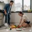 Mỗi tháng đưa vợ tận 3 triệu tiền ăn nhưng vợ vẫn trề môi bĩu mỏ chê ít, cuối tháng đi làm về nhìn mâm cơm toàn rau với nước canh lọc