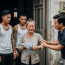 Mẹ chồng bán hết cả đất lẫn nhà cửa để trả nợ cho anh cả cờ bạc, được đúng 1 tháng sau bà phải ngậm ngùi đi thuê nhà ở với lương hưu ít ỏi