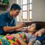 Chăm vợ bị liệt suốt 5 năm, một lần quên đồ về lấy, vừa mở cửa tôi liền nhìn thấy… cảnh tượng đó khiến tôi ngã ngửa