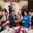 Mời 25 người bạn đồng niên đến dự đám cưới của con gái nhưng 3 mâm đấy chỉ mừng đúng duy nhất cái phong bì 1 triệu