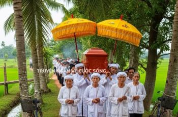 Ba người con từng tranh nhau dữ dội khi chia đất. Thế nhưng đến ngày mẹ qua đời, file ghi âm của bà khiến họ chết đứng, không ai ngờ lại phải đồng loạt trả lại từng đồng, từng tấc…