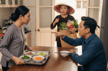 Mỗi ngày chồng đưa cho 100 nghìn đi chợ, tôi tủi thân mãi cho đến bữa chiêu đãi mẹ chồng ở quê lên chơi, hôm đó chồng cho thêm 50k tôi ngại mua thêm cả mấy món rau cho đầy đặn