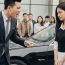 Tỷ phú chửi bới cô gái nghèo vì tự ý sờ vào xe Maybach của anh, nhưng chỉ 30 phút sau, anh quỳ sụp gọi cô là ân nhân…