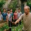 Cụ ông bất ngờ giàu lên sau một đêm nhờ trồng cây lạ – ai cũng tưởng là thuốc nam, cho đến 1 hôm chó nghiệp vụ đi ngang qua sủa dữ dội, cả xóm kéo tới thì “hết hồn” phát hiện ra…