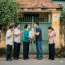 Mẹ vợ lên chơi nhà thăm con gái 1 tuần, khi về vừa ra khỏi cửa thì con rể đuổi theo lục tung túi quà con gái biếu, bố vợ tôi thấy thế tự ái định lao vào đánh cả con rể