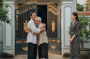 Bác cả ra tò sau 20 năm liền trở về nhà, nhưng chú út khóa cửa, chú ba giả bệnh, chỉ có bố tôi mở cửa chào đón, và rồi tôi chết lặng khi biết sự thật…