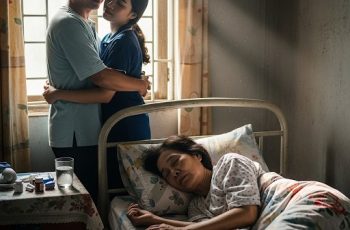 Mẹ yếu bệnh rồi quadoi, bố qua lại ngay với osin trong nhà và hứa sang tên sổ đỏ cho cô ta